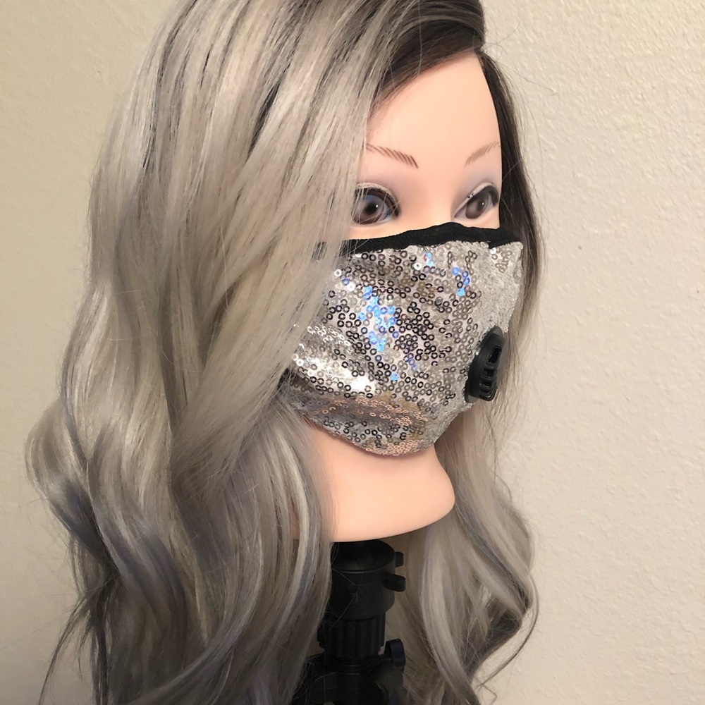 Whit grey ombré wig with matching sequin mask